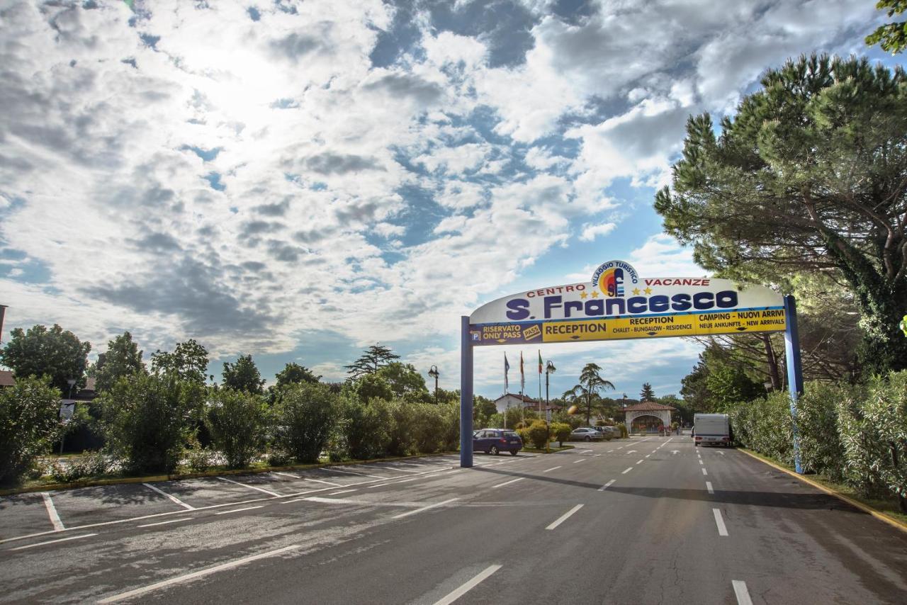 Albatross Mobile Homes On Camping San Francesco Duna Verde Bagian luar foto